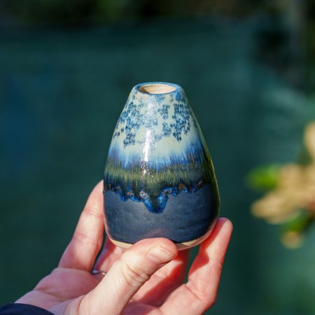 Vase miniature bleu cristallisé