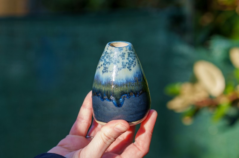 Vase miniature bleu cristallisé