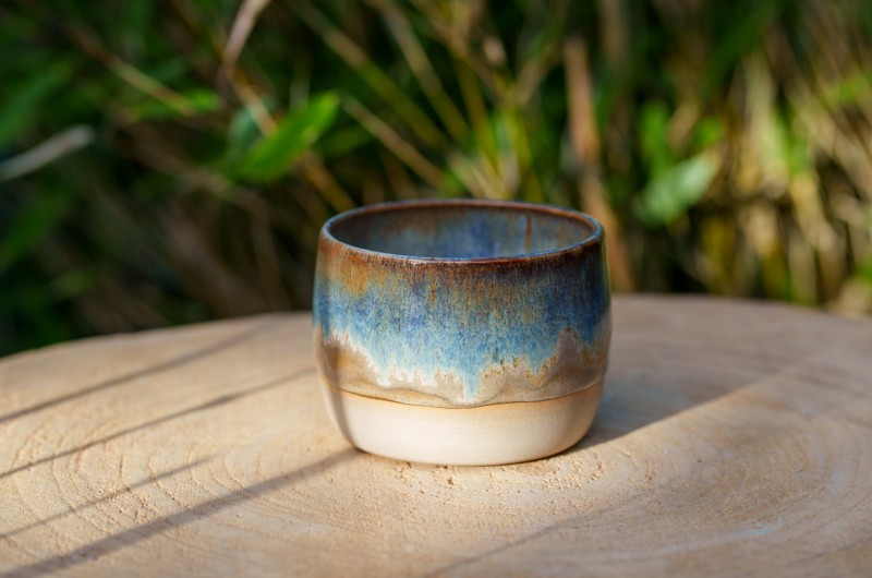 Pot marron et bleu