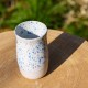 Vase blanc et bleu moucheté