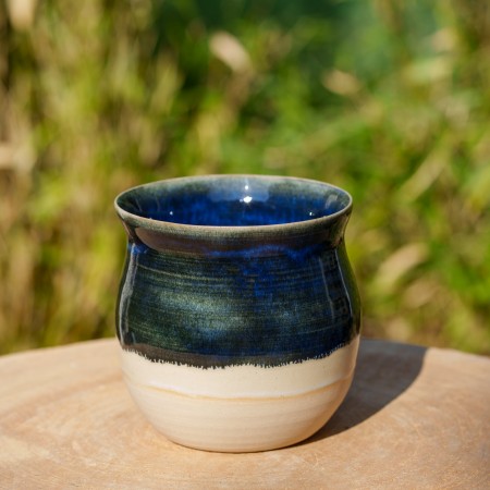 Vase blanc et bleu