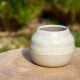 Vase beige cristallisé