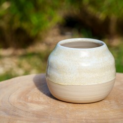 Vase beige cristallisé