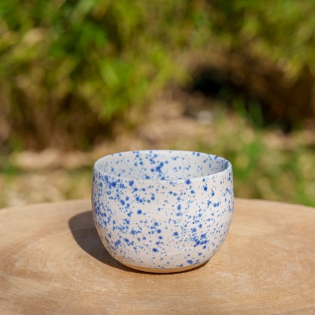 Pot blanc moucheté bleu