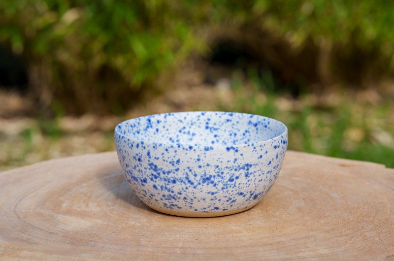 Pot blanc moucheté bleu