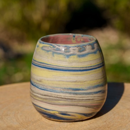Vase multicolore en terres mêlées