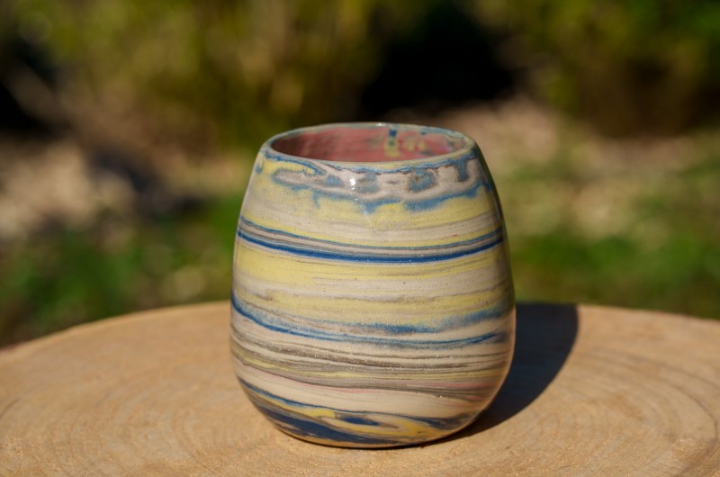 Vase multicolore en terres mêlées