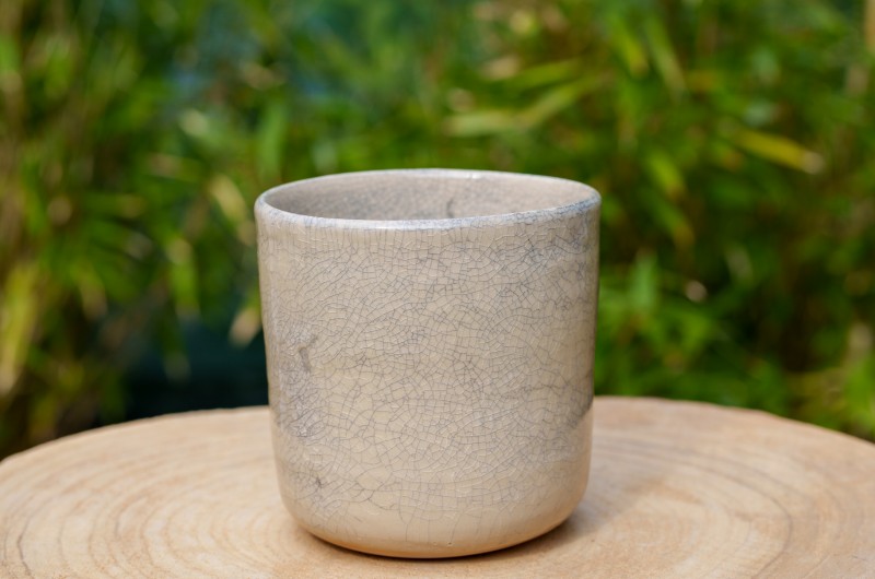Cache-pot blanc et noir craquelé Imitation Raku