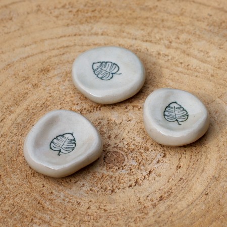 Worry Stone en céramique - Monstera