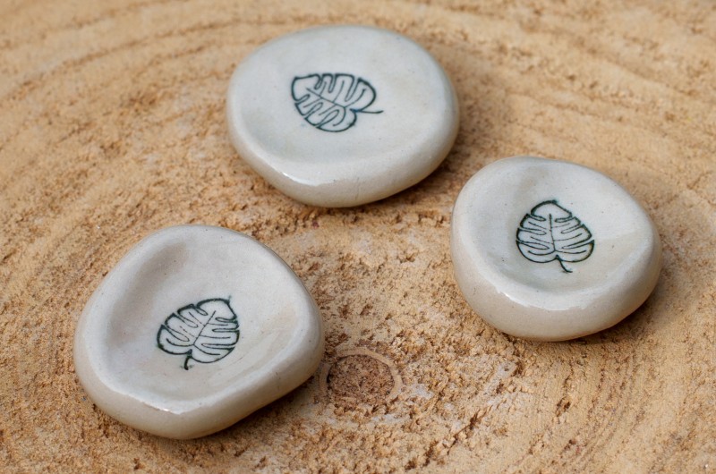 Worry Stone en céramique - Monstera