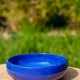 Bol à salade en céramique bleu avec gratte-ail intégré