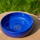 Bol à salade en céramique bleu avec gratte-ail intégré