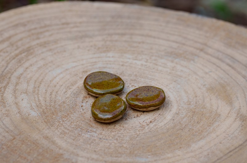 Worry Stone en céramique - vert olive