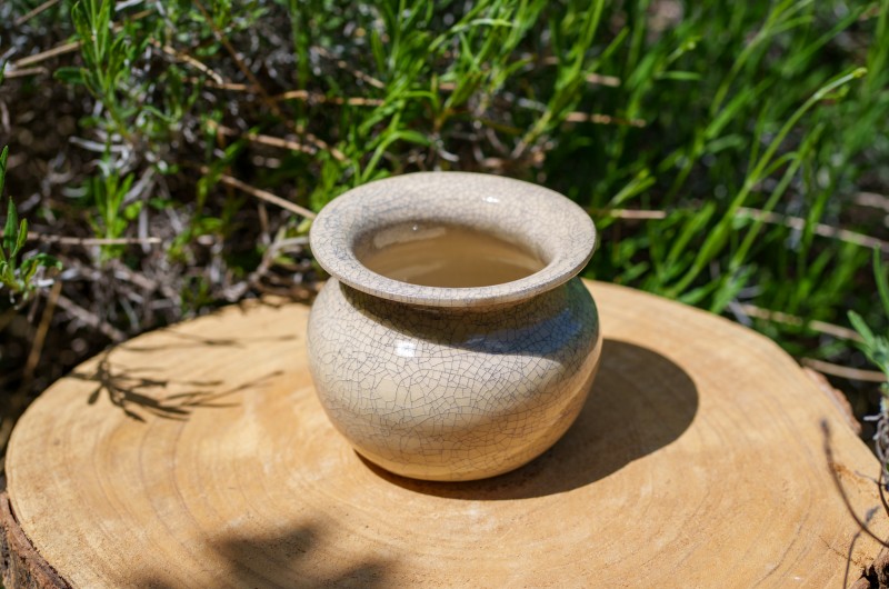 Vase Boule blanc et noir craquelé Imitation Raku