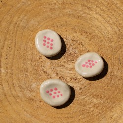 Worry Stone en céramique relief rose