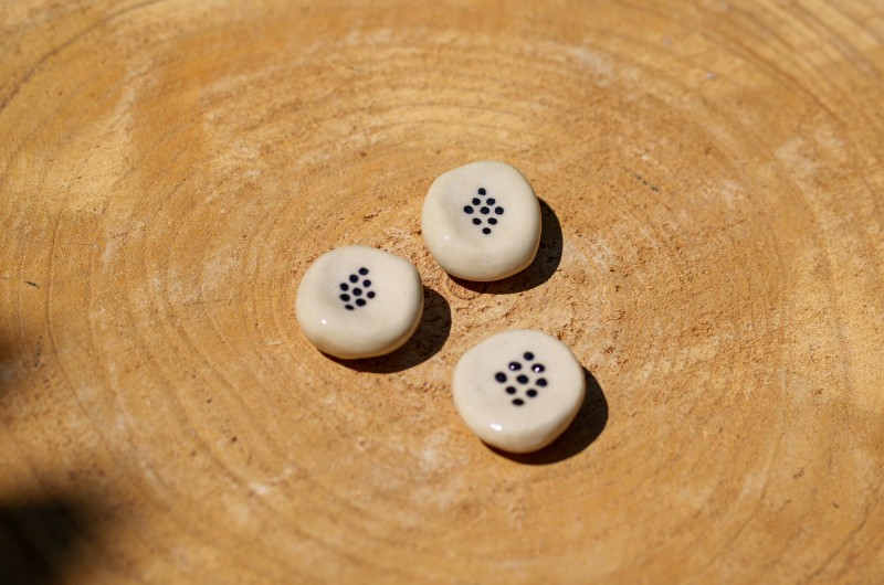Worry Stone en céramique relief noir