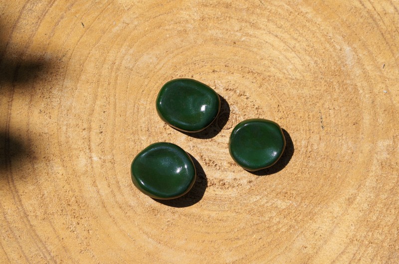 Worry Stone en céramique - vert jungle