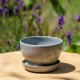 Cache-pot bleu avec soucoupe intégrée