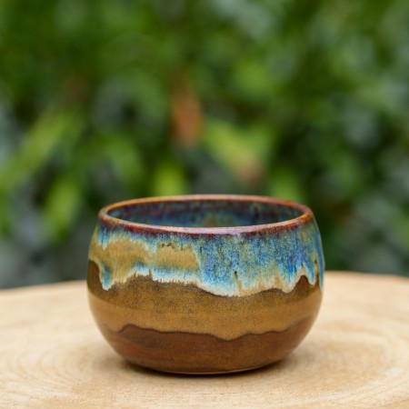 Pot boule brun et bleu
