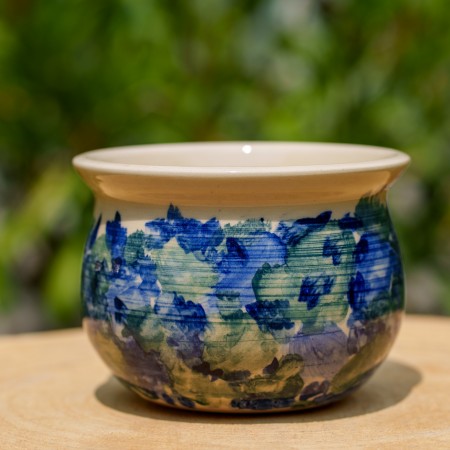 Vase beige, bleu et vert