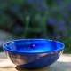 Bol à salade en céramique bleu avec gratte-ail intégré