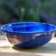 Bol à salade en céramique bleu avec gratte-ail intégré