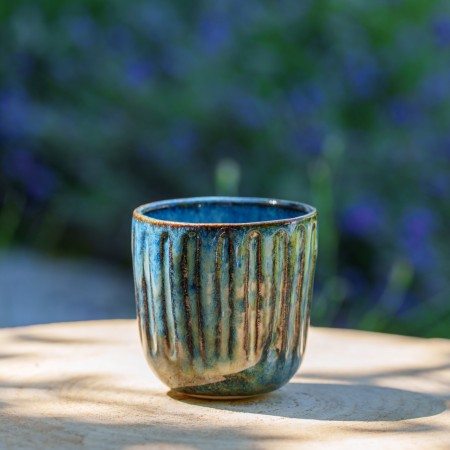 Tasse à rayures bleue