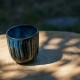 Tasse à rayures bleue