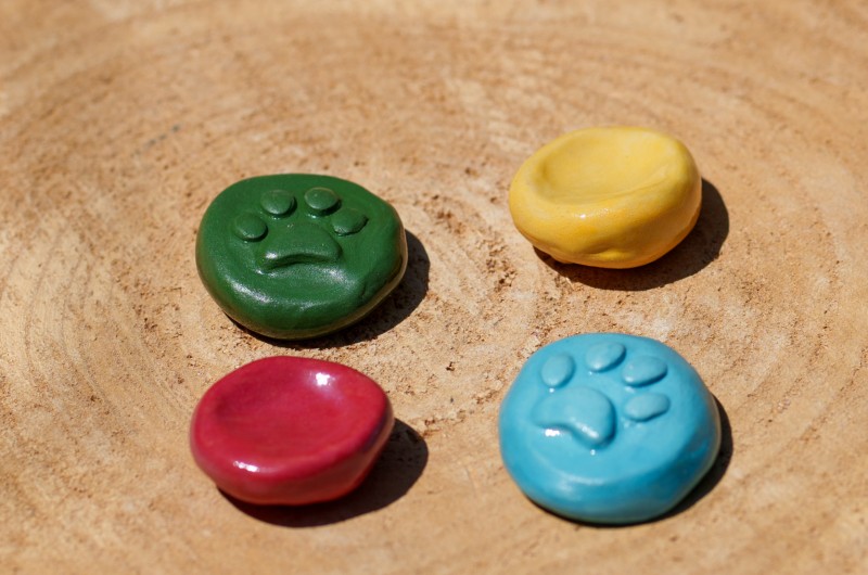 Worry Stone en céramique Patte de chien