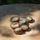 Worry Stone en céramique ocre et bleu