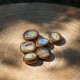 Worry Stone en céramique ocre et bleu