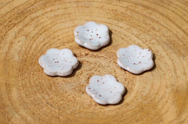 Worry stone Fleur blanche