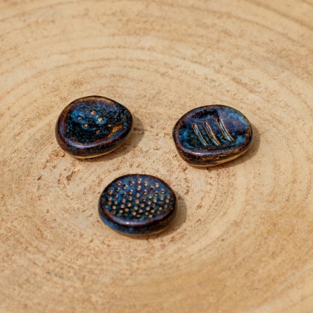Worry Stone en céramique relief bleu