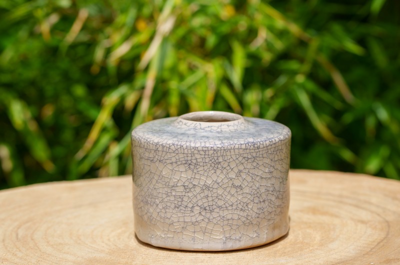 Vase blanc et noir craquelé Imitation Raku