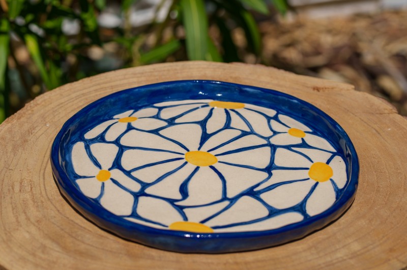 Grande assiette bleue fleurie