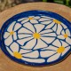 Grande assiette bleue fleurie