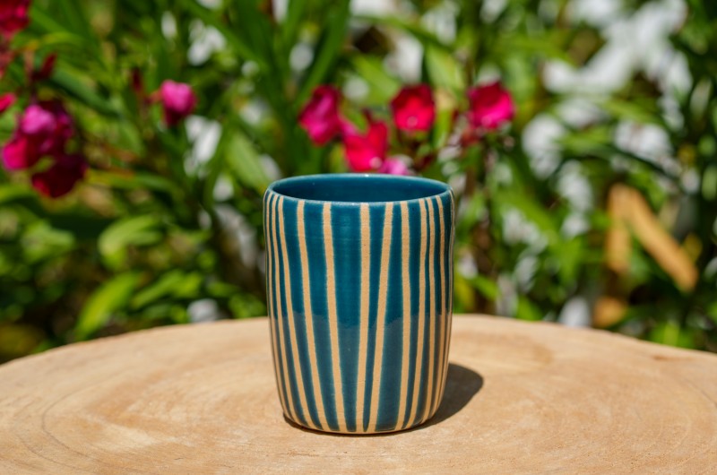 Tasse à rayures bleu canard