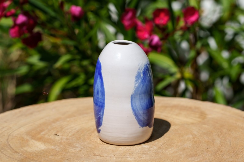 Vase blanc et bleu
