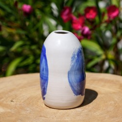Vase blanc et bleu