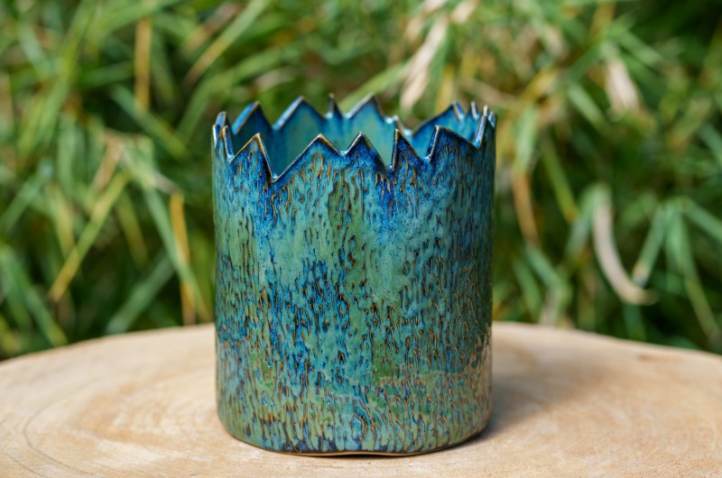 Cache-pot vert et bleu texturé