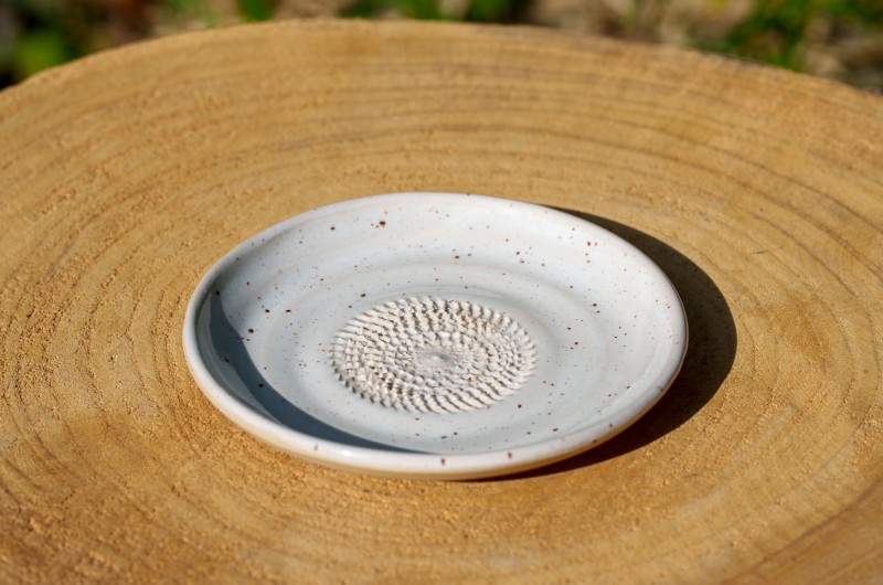 Coupelle Gratte-ail en céramique beige