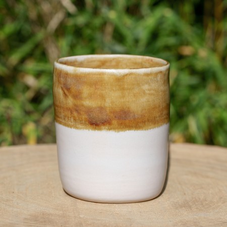 Pot ocre et blanc