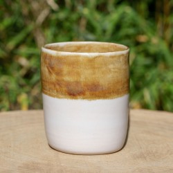 Pot ocre et blanc