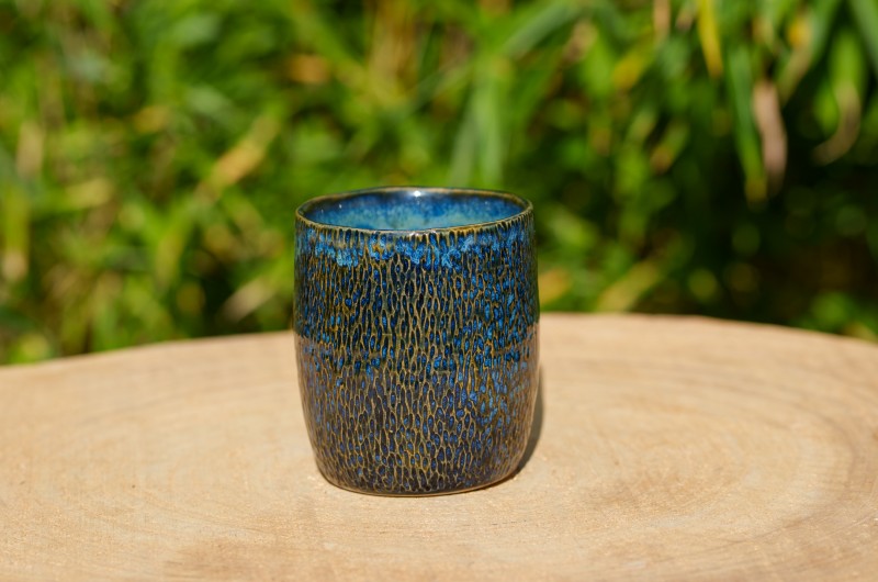 Tasse à texture bleue