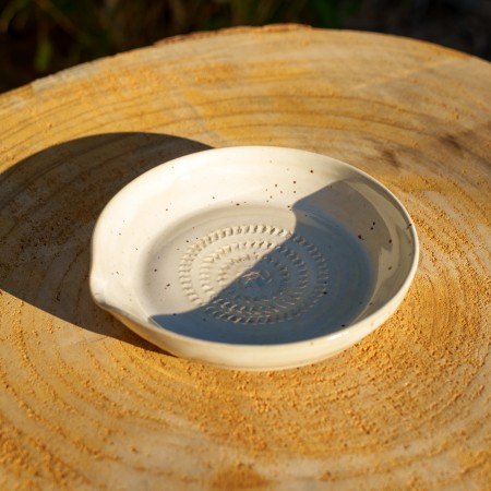 Coupelle Gratte-ail en céramique beige