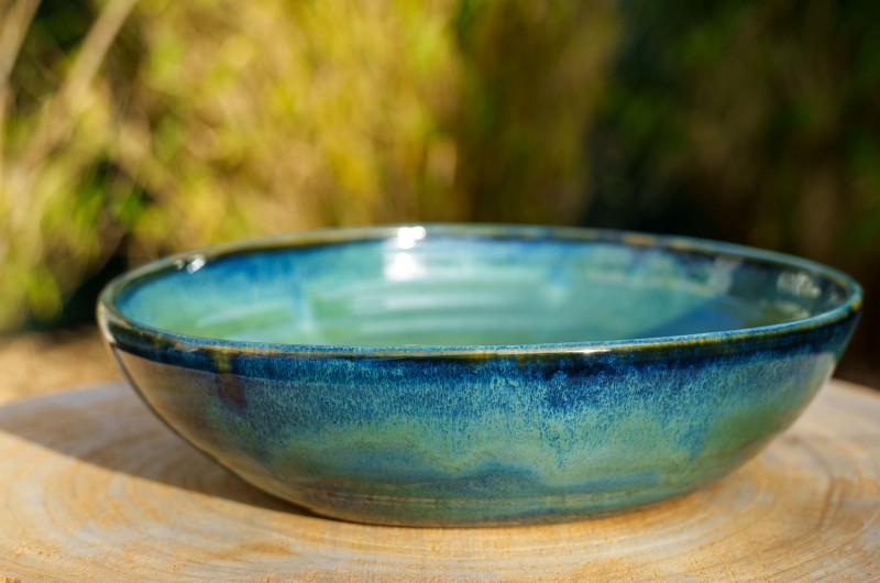 Petit plat à service en céramique liseré bleu - Arts de la table