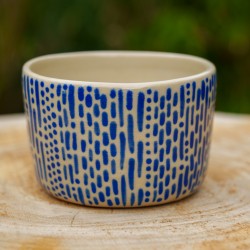 Pot beige et bleu