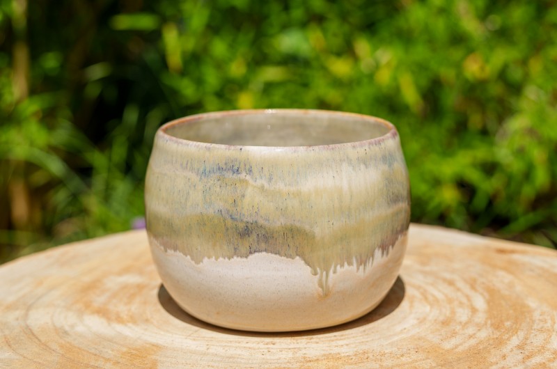 Cache-pot beige et ocre