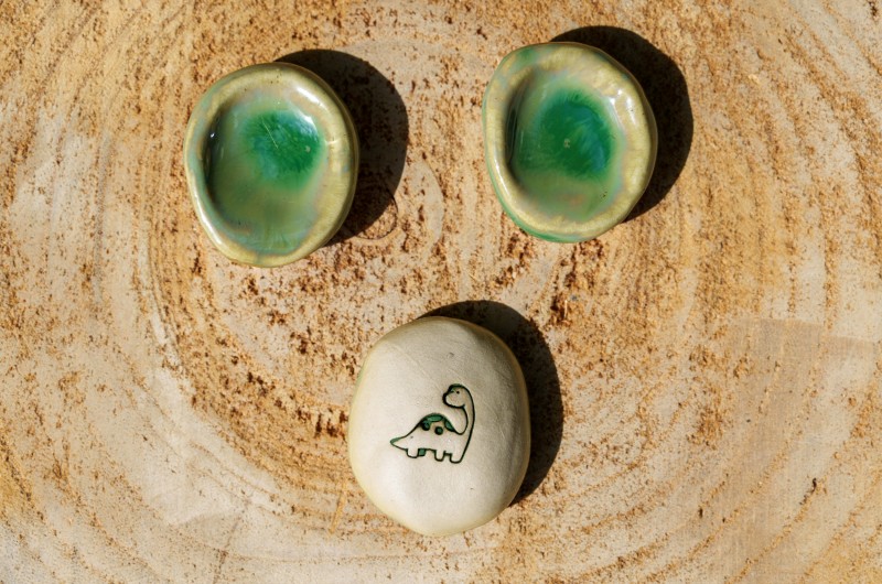 Worry Stone en céramique Dinosaure vert