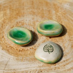 Worry Stone en céramique - Monstera vert